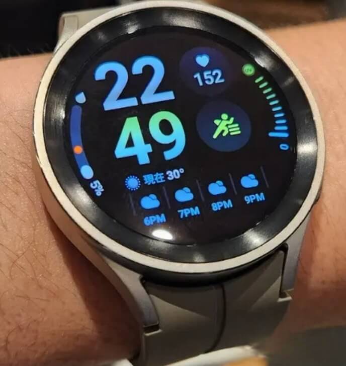 갤럭시 S23 시리즈 스펙 중 베젤 설명을 위한 워치 사진