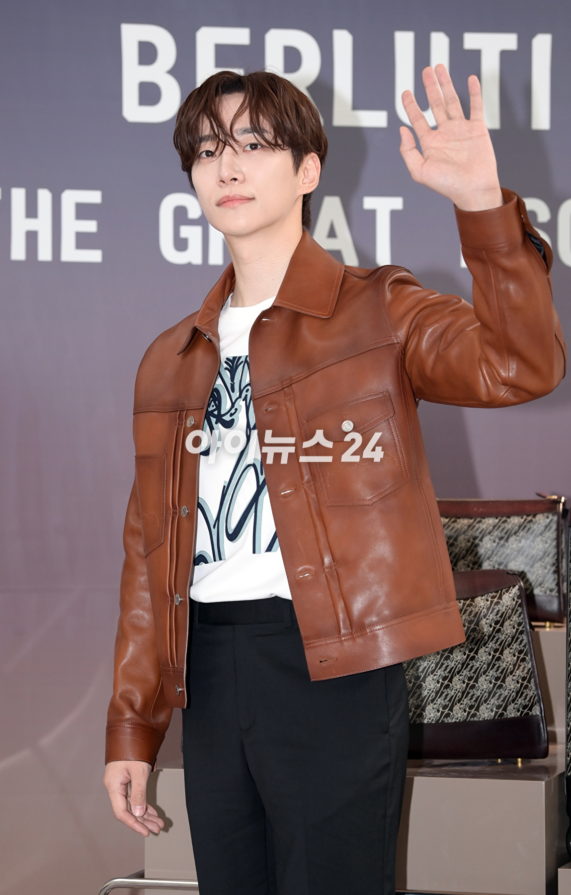 가수 겸 배우 이준호가 2일 오전 서울 성동구 성수동 비컨스튜디오에서 열린 벨루티(BERLUTI) FW23 프레스 프레젠테이션 포토콜 행사에 참석하고 있다. [사진=정소희 기자]