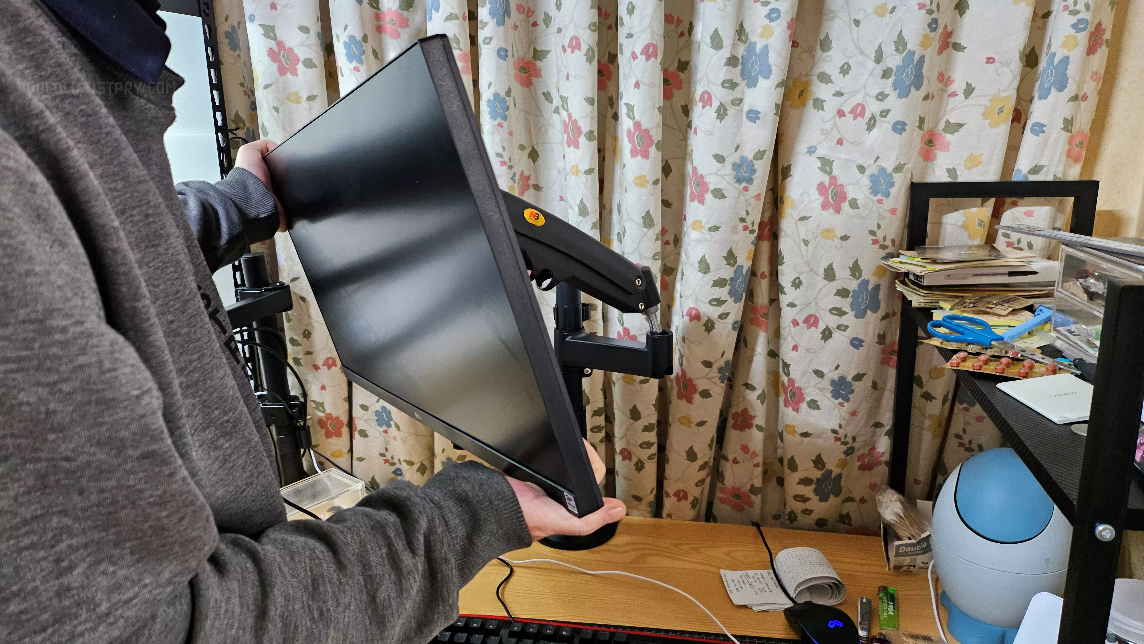 모니터 암 조립