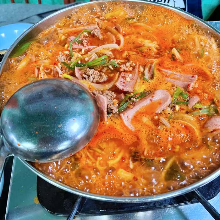 생방송 오늘저녁 여의나루 여의도 수요미식회 햄폭탄 부대찌개 맛집