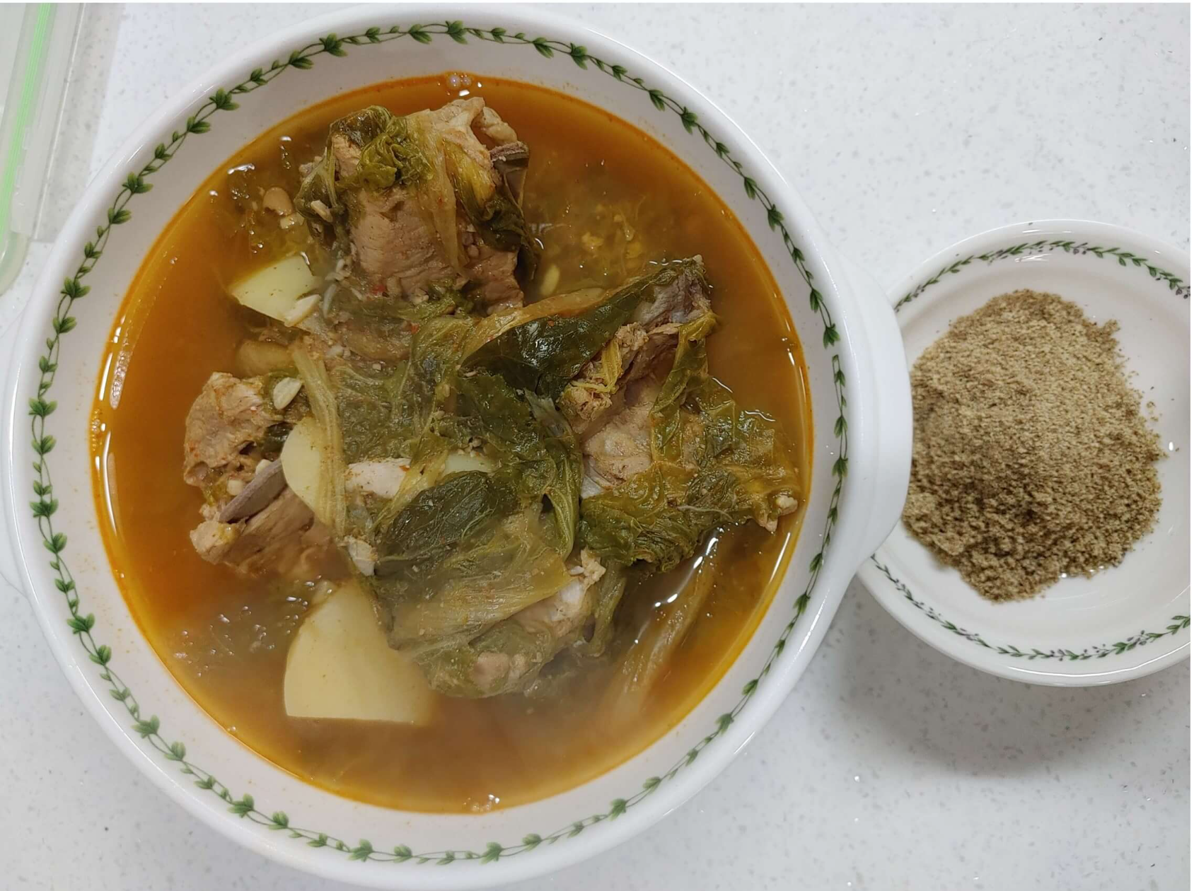 우거지_감자탕_돼지_등뼈_감자탕_엄마_아빠꺼