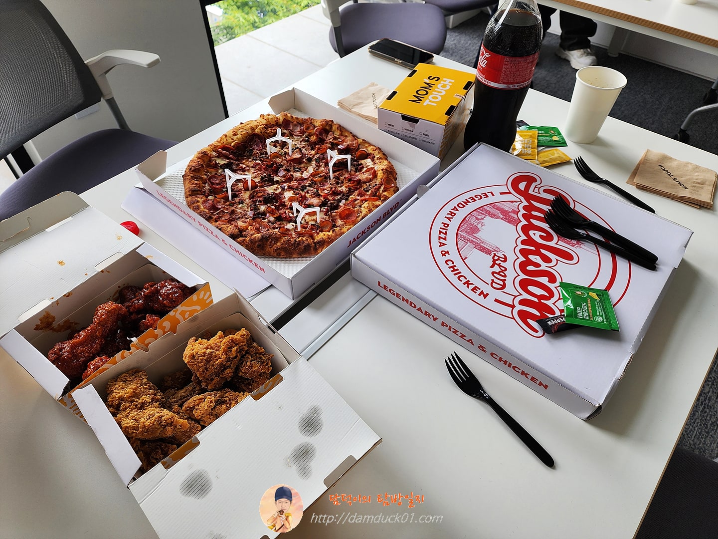 잭슨피자, 맘스터치 치킨