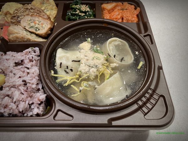 GS25 편의점 오색 한정식 도시락 2023년 1월 떡만두국 조리 물