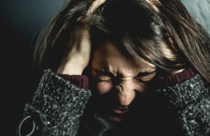 머리가 찌릿찌릿 아파요