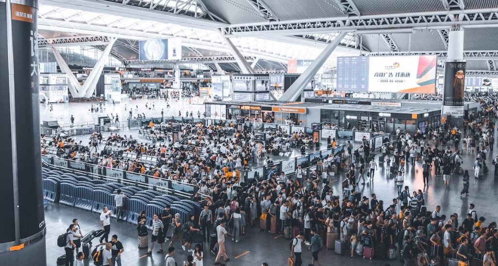 공항모습 복잡함