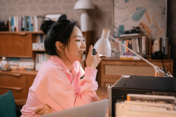 무선통신을-하는-조이현