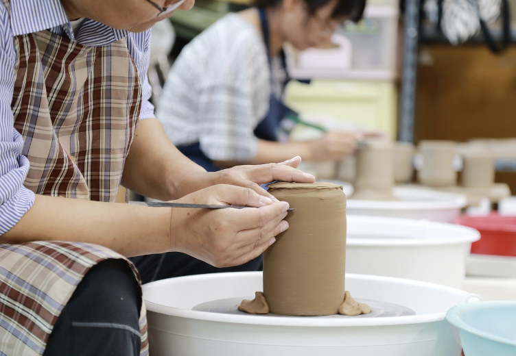 도예 체험: 내 손으로 만든 컵과 접시로 식사하기