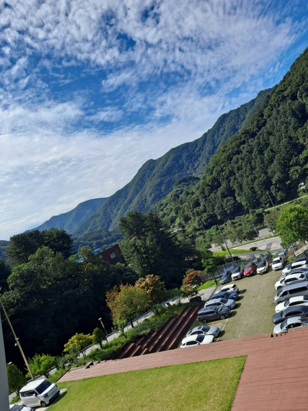 필그림하우스 주차장 풍경