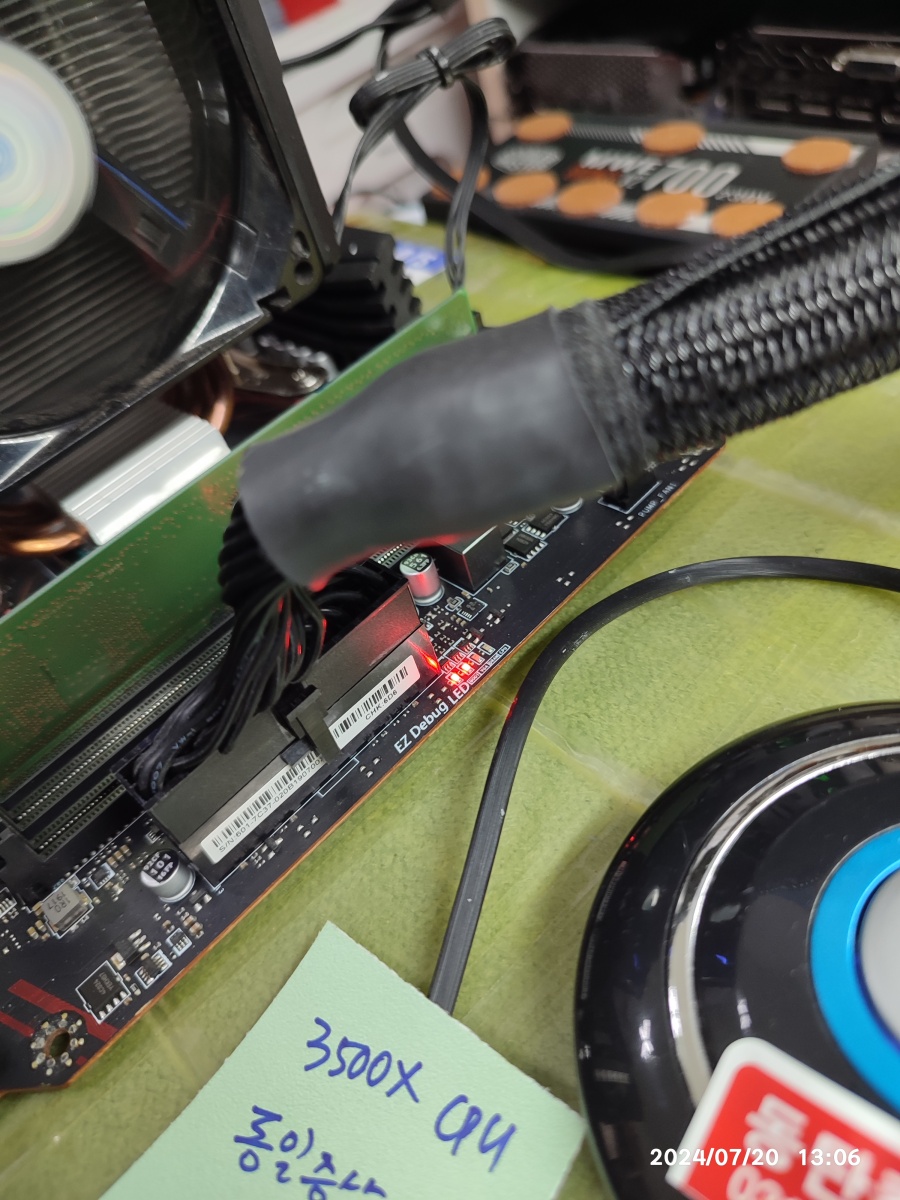  VGA&amp;#44; BOOT LED가 켜지고 화면이 안 뜨고 있습니다.