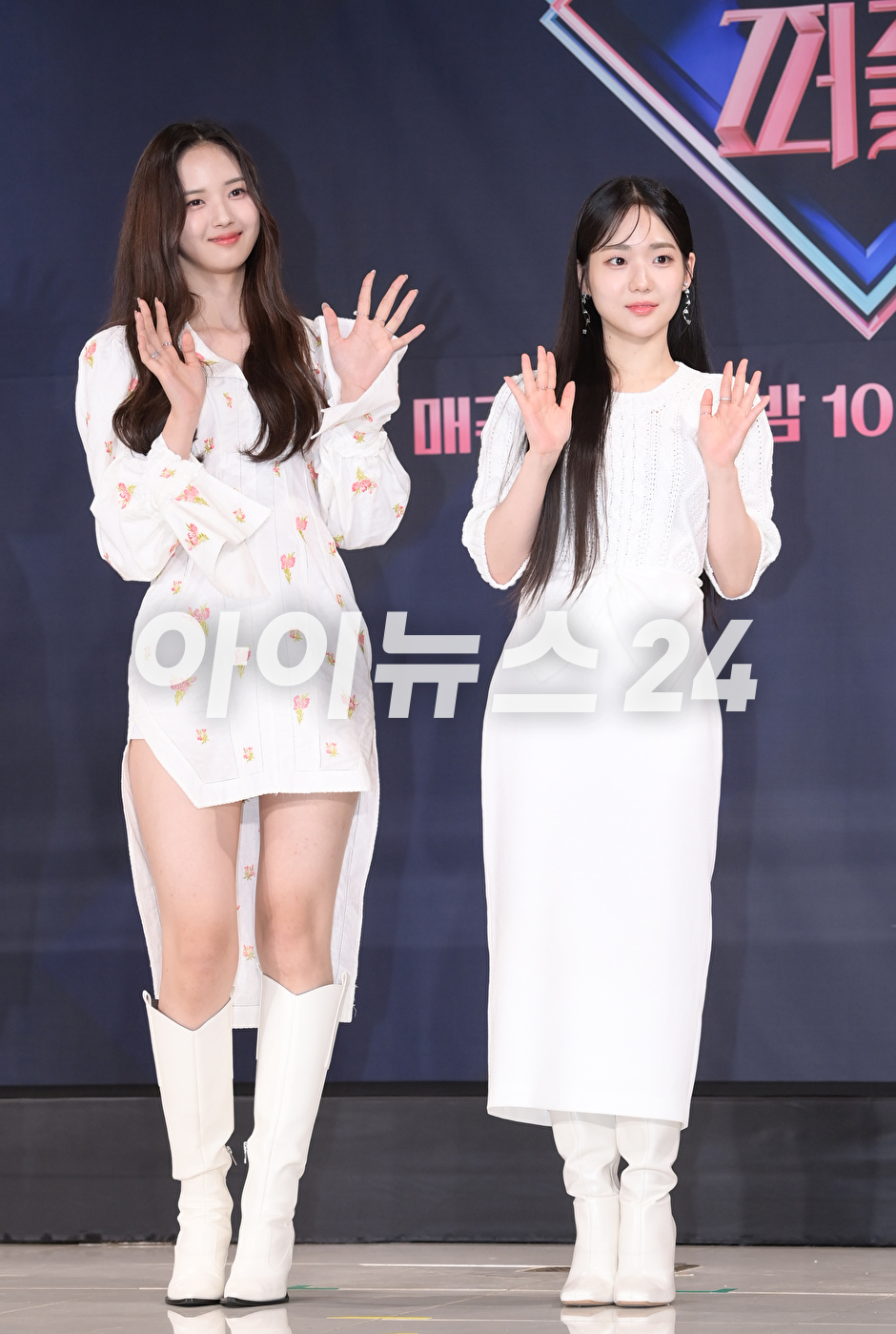 '올해 데뷔한 막내그룹' 트리플에스 지우와 서연이 13일 오후 서울 종로구 HW컨벤션에서 진행된 Mnet '퀸덤퍼즐' 제작발표회에 참석하고 있다. [사진=정소희 기자]