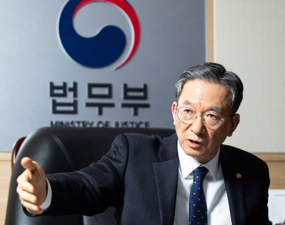 이런 이유로 기존 제도를 한 번에 없애기보다 보완책을 마련해야 한다는 입장을 밝혔습니다.