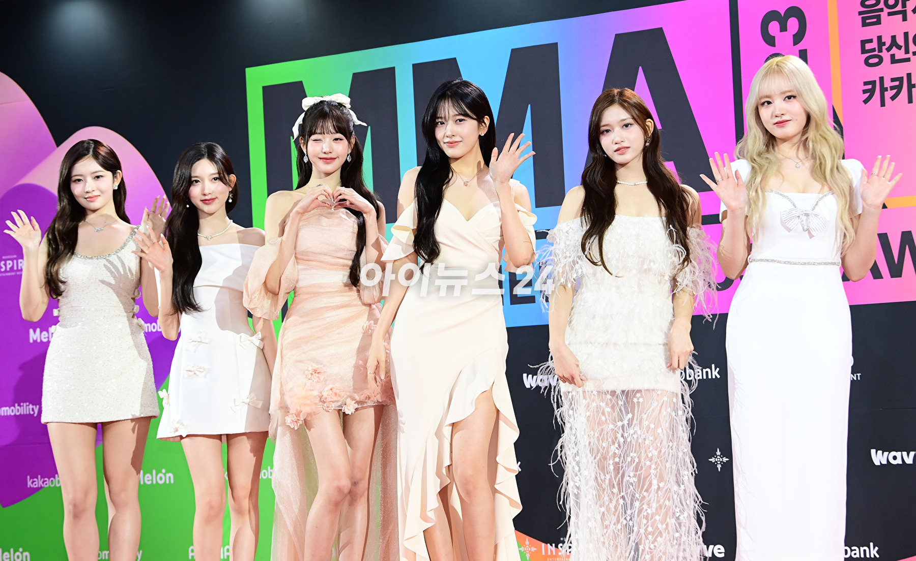 그룹 아이브가 2일 오후 인천광역시 중구 인스파이어 아레나에서 열린 MMA2023(멜론뮤직어워드) 레드카펫 행사에 참석하고 있다. [사진=정소희 기자]