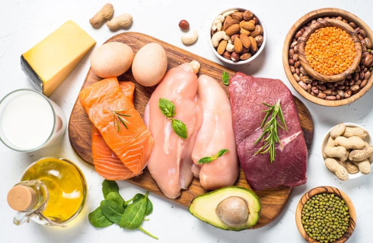 다양한 단백질 음식들이 모은 사진