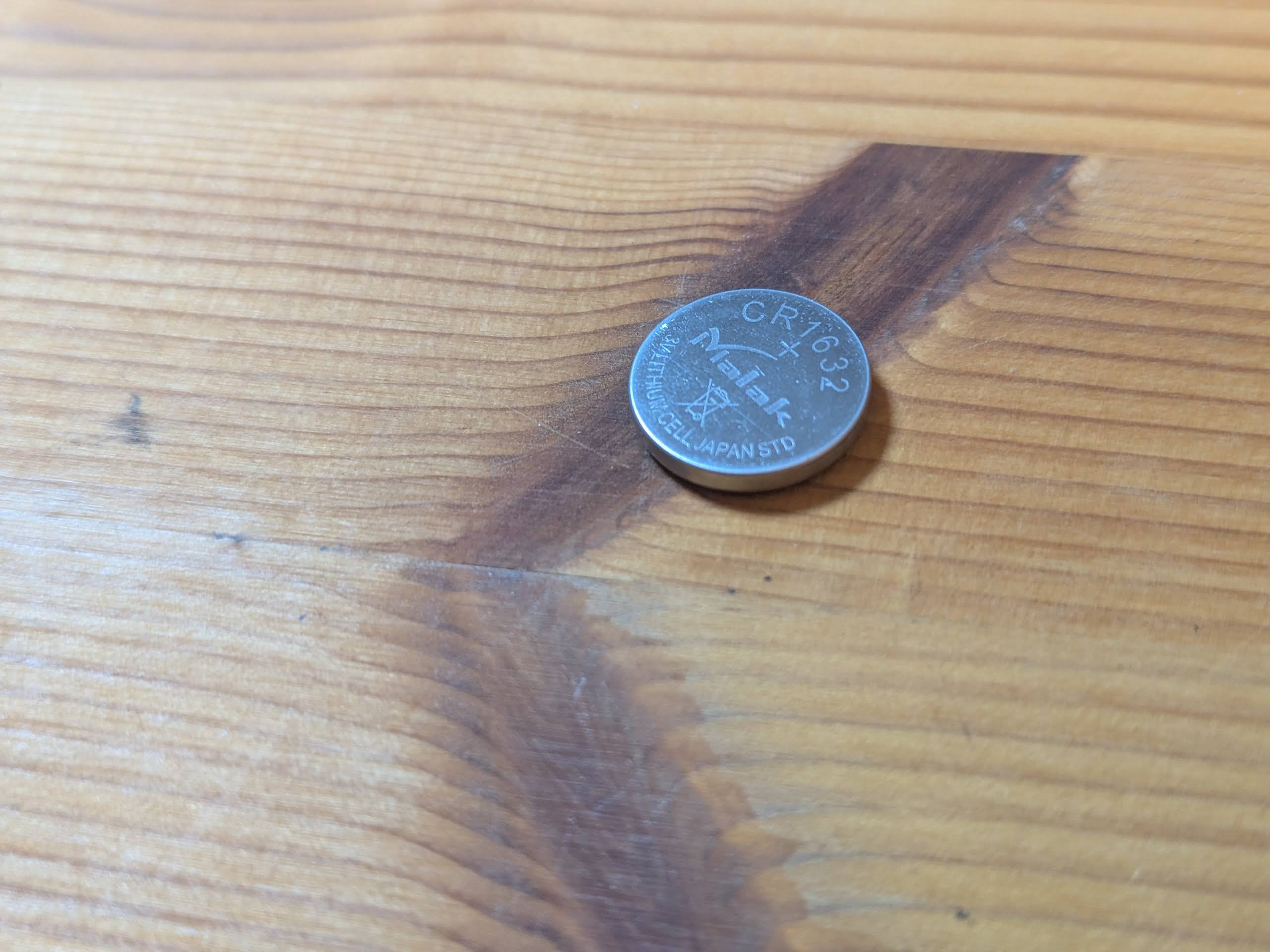 CR1632 리튬배터리 뒷면 모습