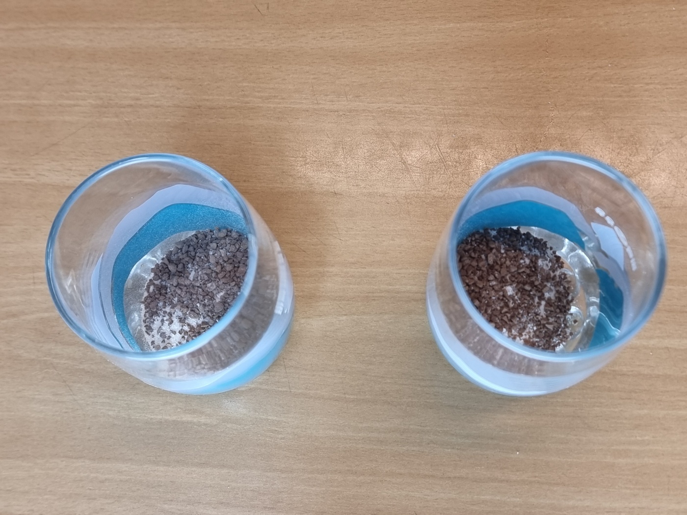 커피 정수기 - 동일한 커피 믹스의 동일한 내용물