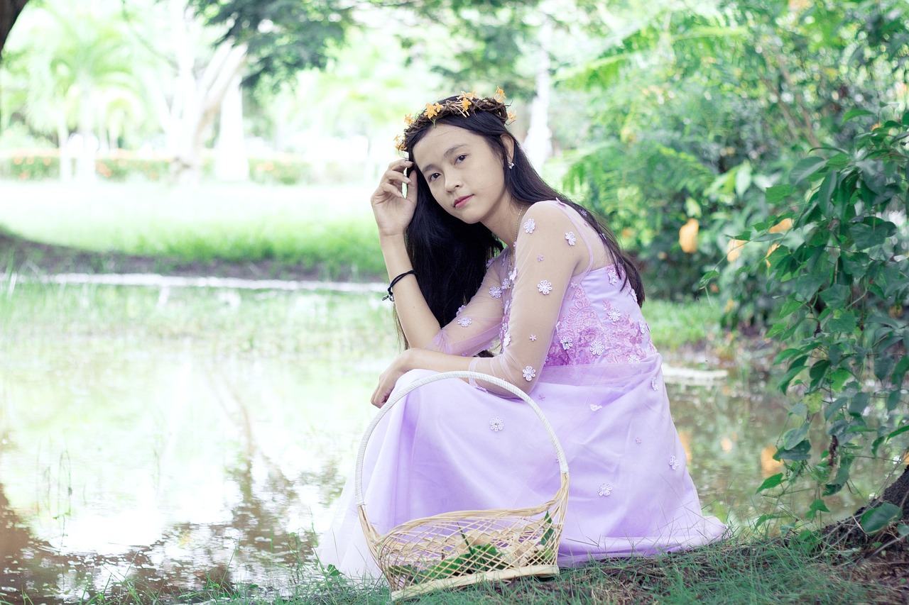 forest woman dreaming 관련 사진
