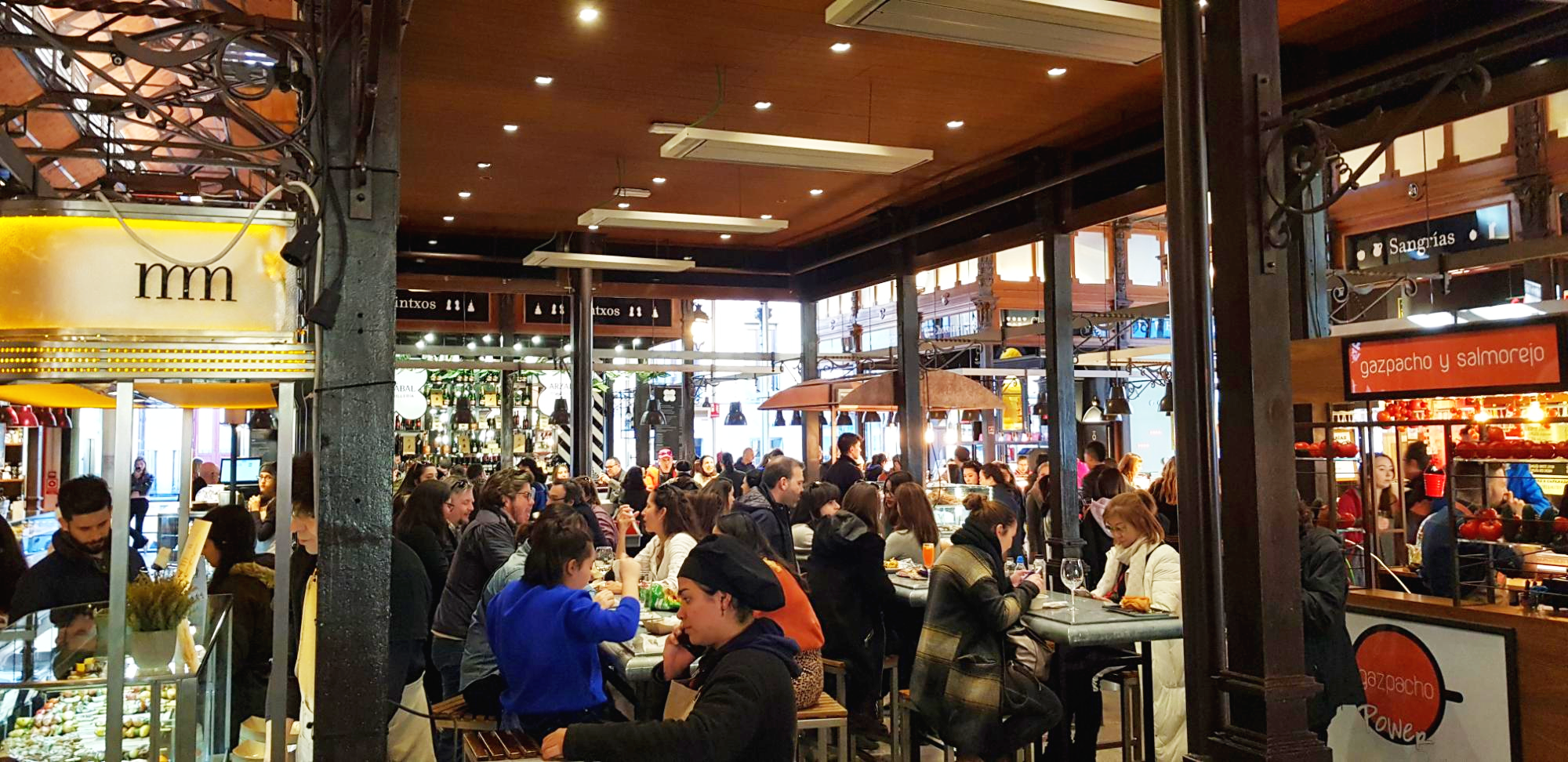 스페인 마드리드 산 미구엘 시장 손님들