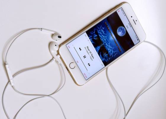 [폭염주의보] &lsquo;절대&rsquo; 차량에 두면 안 되는 6가지!