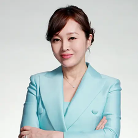 용감무쌍 용수정 민경화 역을 맡은 이승연