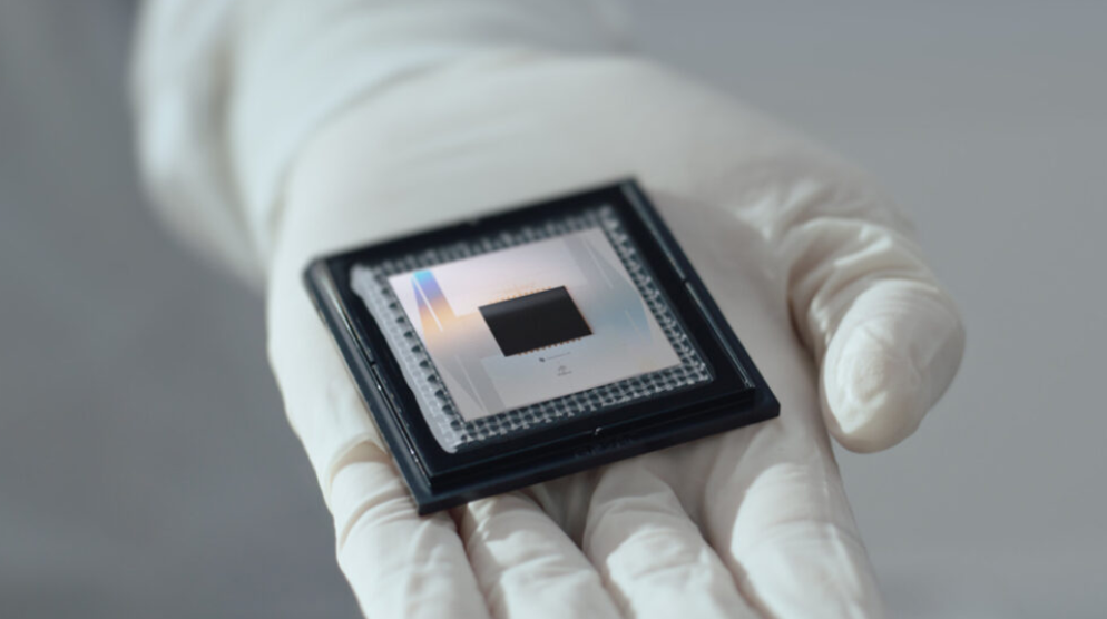 구글이 2024년 공개한 105큐비트 양자 프로세서 &lsquo;윌로(Willow)