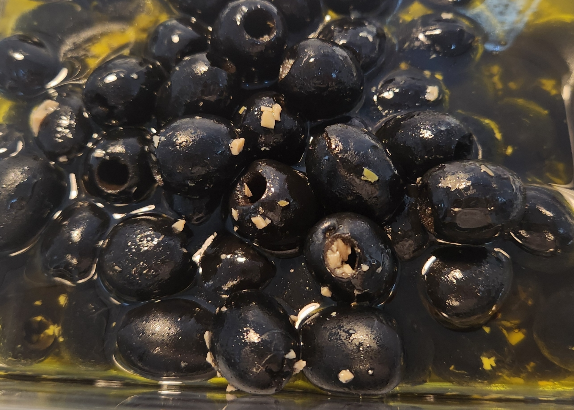 올리브 절임을 위에서 본 이미지