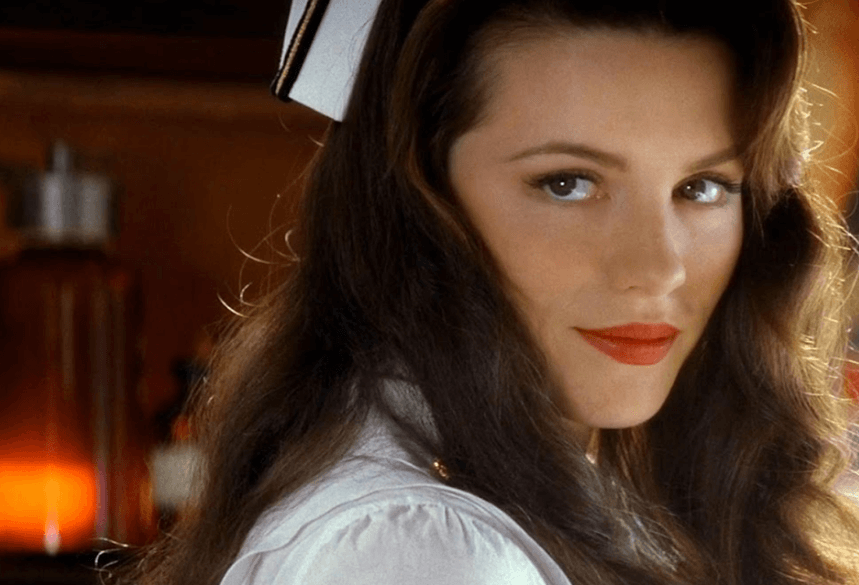 영화 '진주만'(2001)에서 간호사 에블린 역을 맡은 여성 등장인물 클로즈업