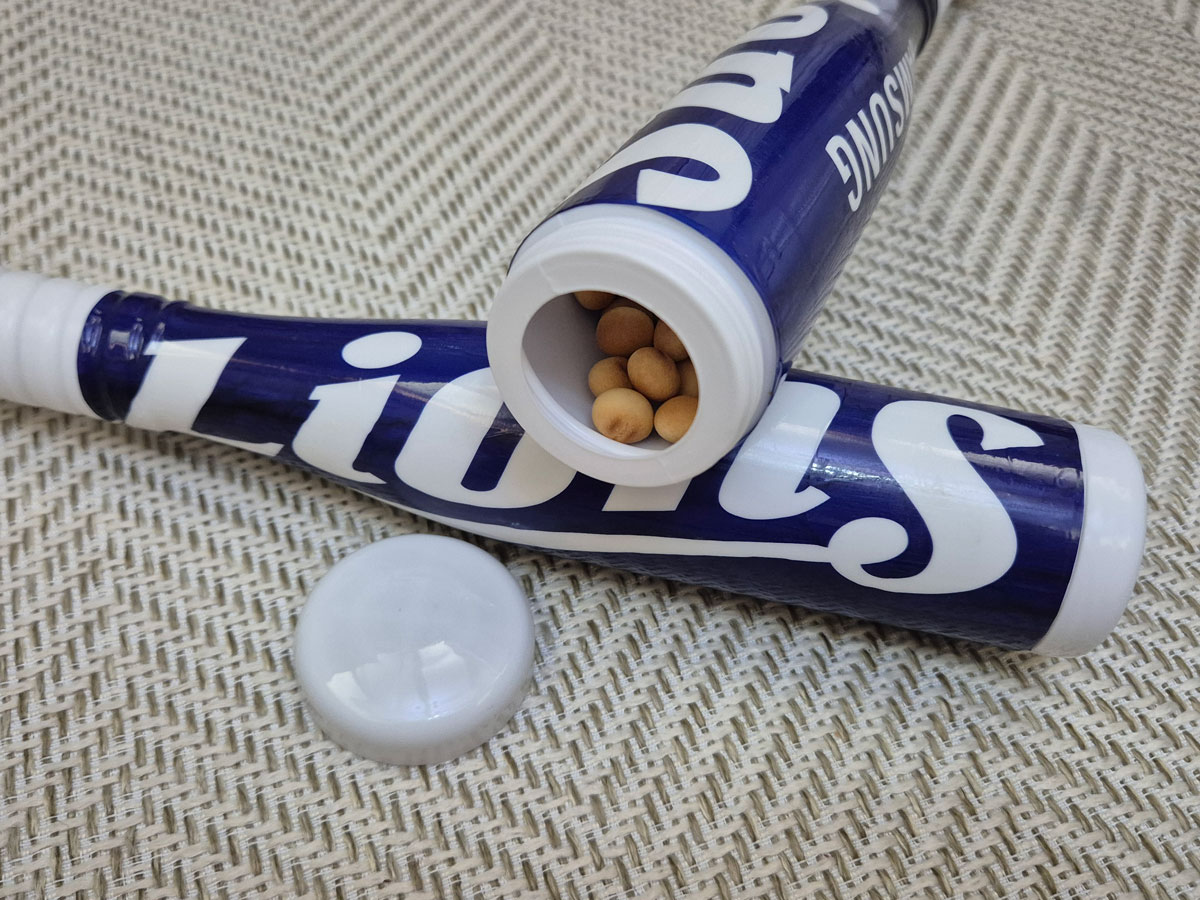 뚜껑을 열면 스윙배트쿠키 내용물이 그대로 들어 있음