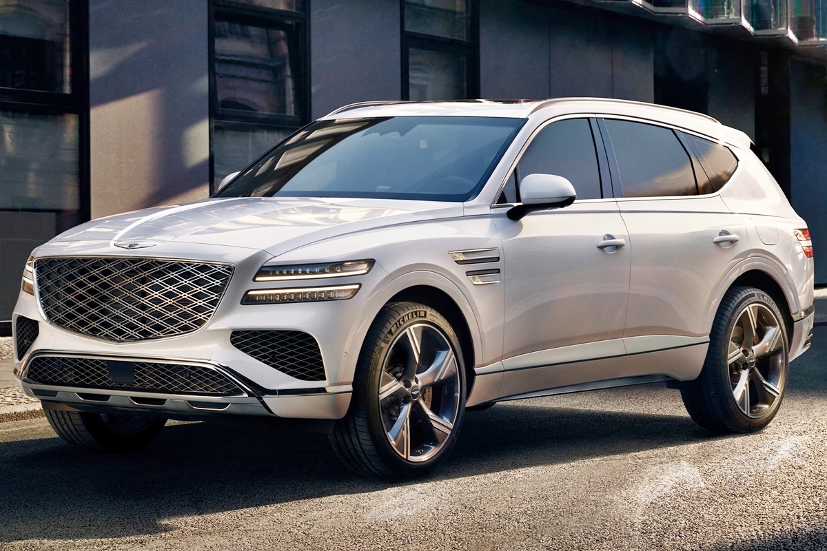 제네시스가 베스트셀링 SUV 'GV80'의 재고 할인에 들어간다.