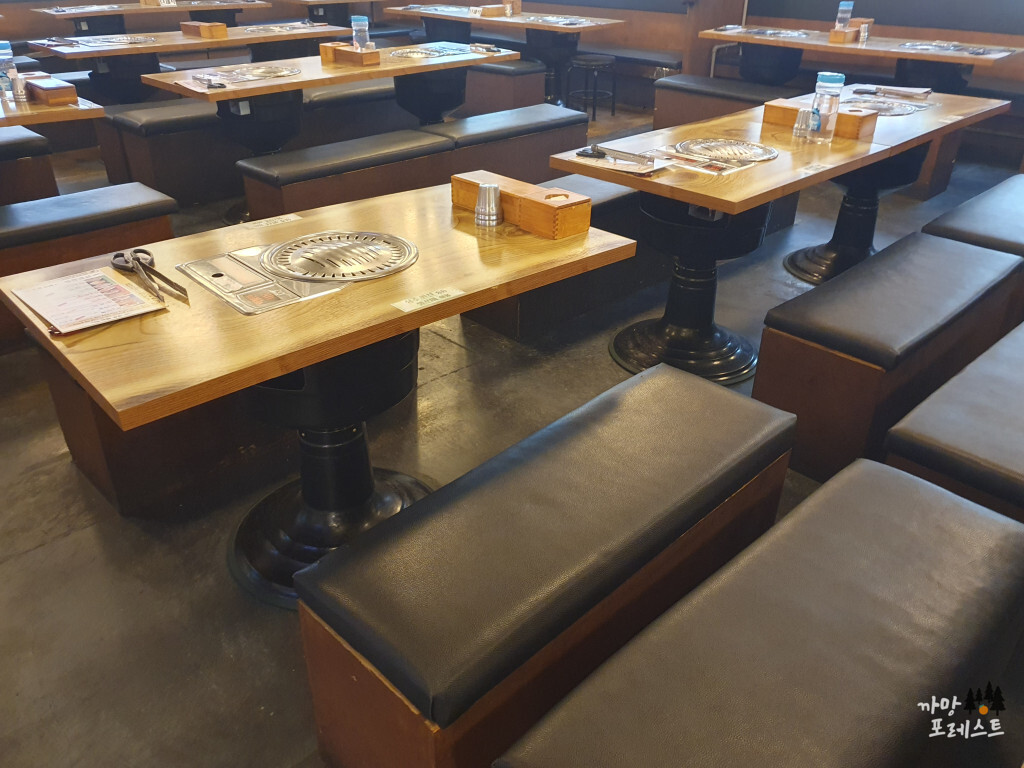 강남 갈매기 & 삼겹살 테이블