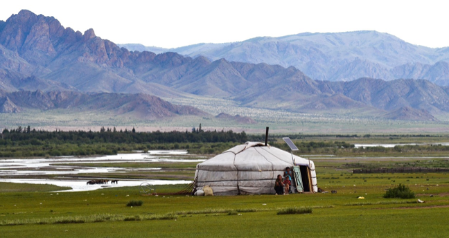 몽골의 &lsquo;게르 인사법&rsquo;: 문지방을 넘는 순간의 의미