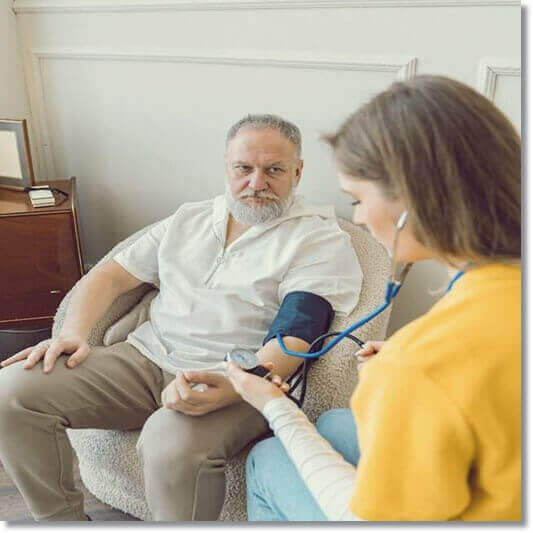 엘라스틴 결핍으로 인한 심혈관 질환이 있는 노인