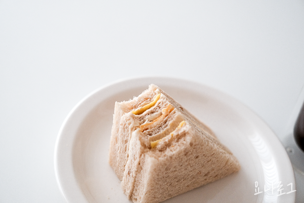 마켓컬리 마켓컬리추천 마켓컬리간식 마켓컬리샛별배송 샛별배송 홍루이젠 홍루이젠치즈샌드위치 치즈샌드위치 디저트 아침대용 디저트추천 샌드위치 아침밥 내돈내산 마켓컬리추천템 마켓컬리추천디저트 마켓컬리추천간식