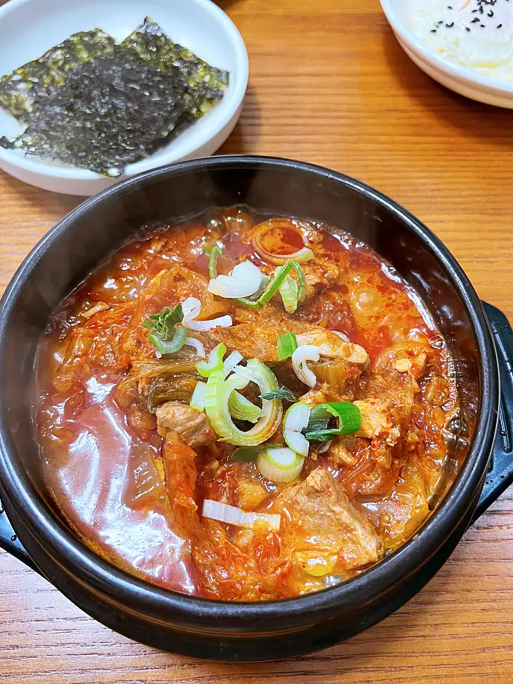 진심 가득 건강 담은 맛 광주 광역시 남구 맛집 추천 생방송투데이 단일메뉴 해남배추 김치로 승부 12시간 숙성 김치찌개 묵은지 오늘방송 고수뎐