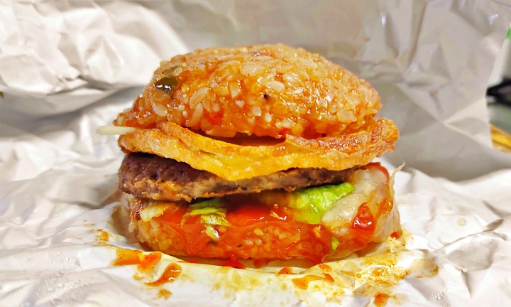 롯데리아 전주비빔라이스버거 햄버거 개봉 후