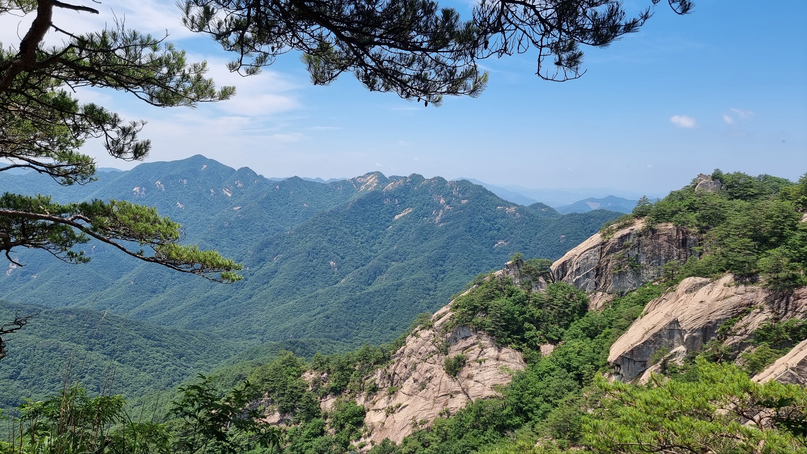 여름 계곡 산행 시 주의할 점