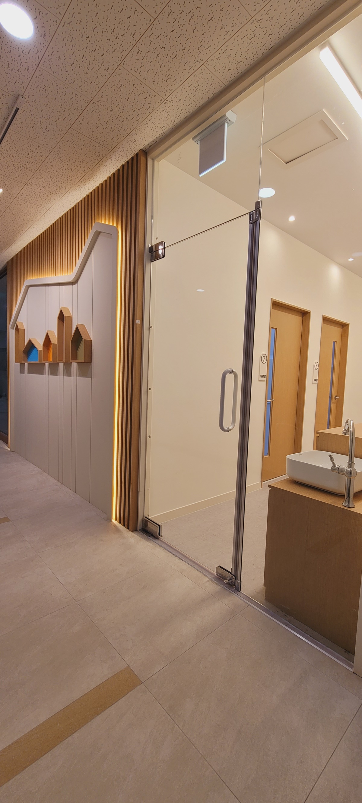 소아과유리문시공