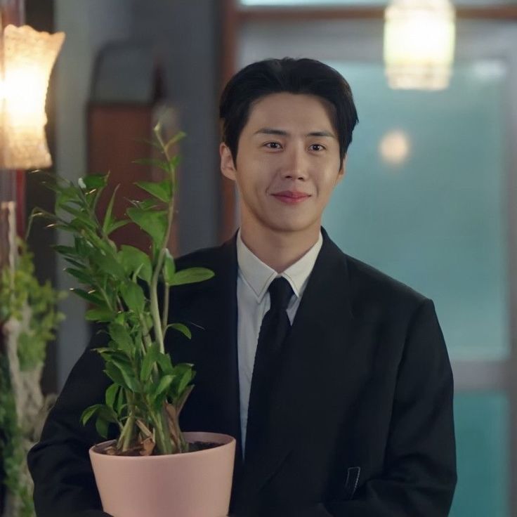 김선호, 탈세의혹 지속 중 가족 법인 논란 차은우와 같은 소속사 판타지오