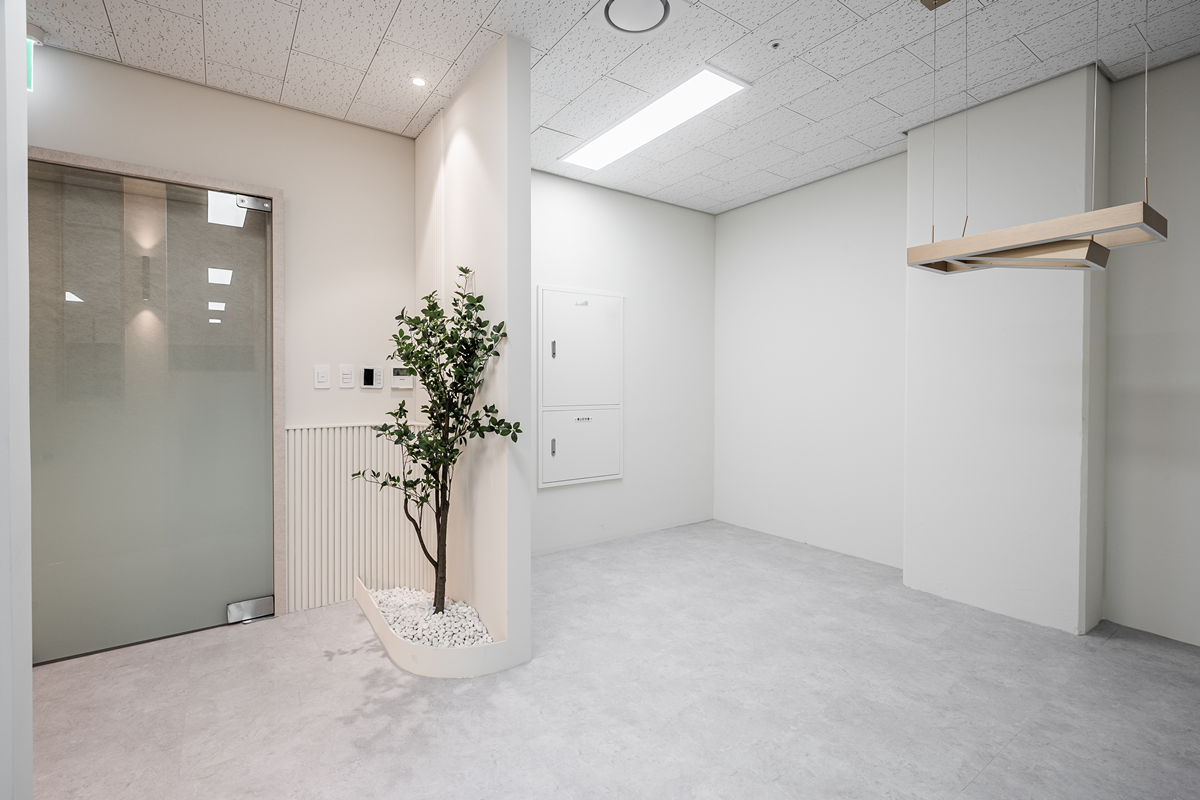 사무실입구인테리어