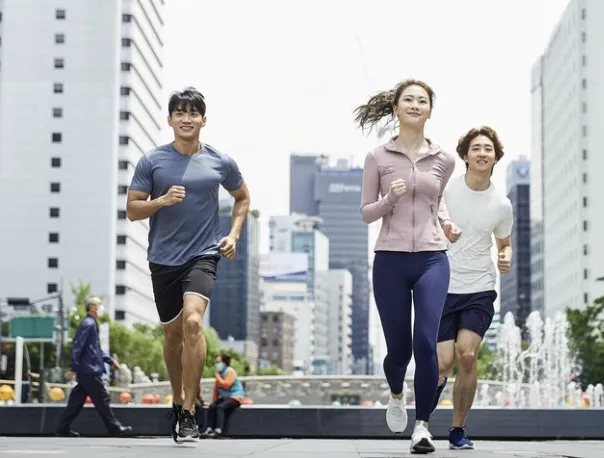 운동하는 젊은사람