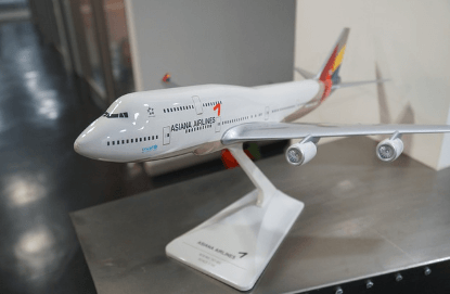 아시아나에서 제공하는 인천공항 외투보관 서비스 런드리고와 관련된 아시아나 비행기 사진