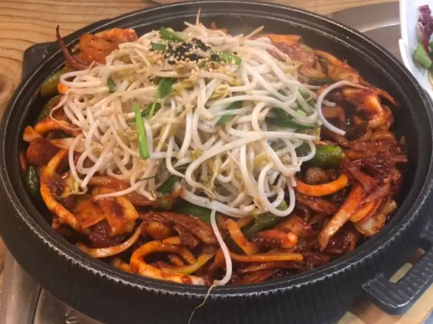 가마솥 육개장 전골 vs 오삼불고기
