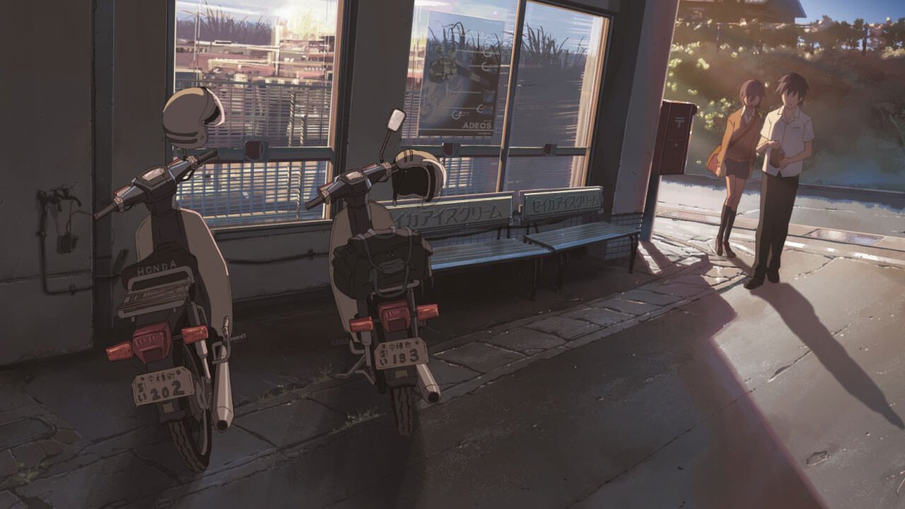 스쿠터를 주차하고 편의점에서 음료를 사서 나오는 타카키와 카나에