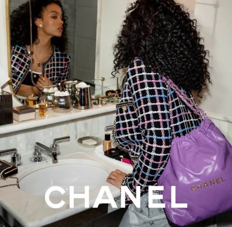 샤넬 22백 미디엄 라벤더 컬러 착용 예시