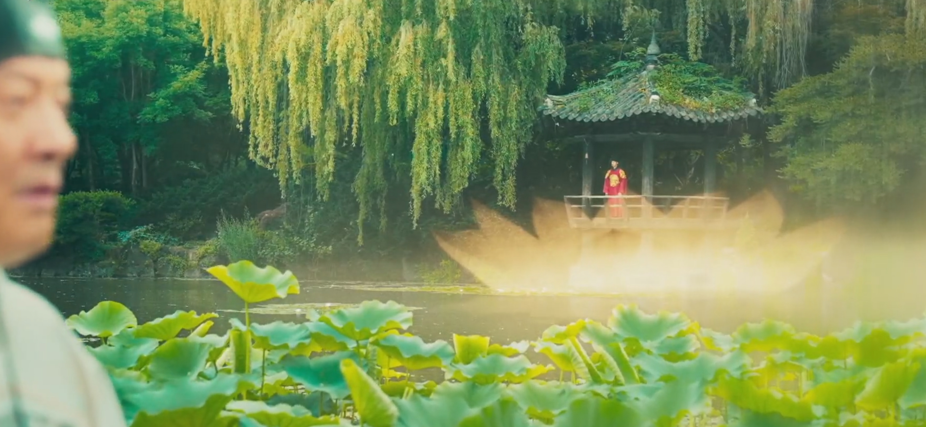 연화원과 드라마cg가 함께 표현되고 있다