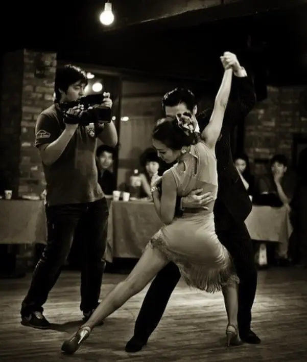 현역가왕- 흑백사진 남자와 탱고춤을 추고있는 박혜신