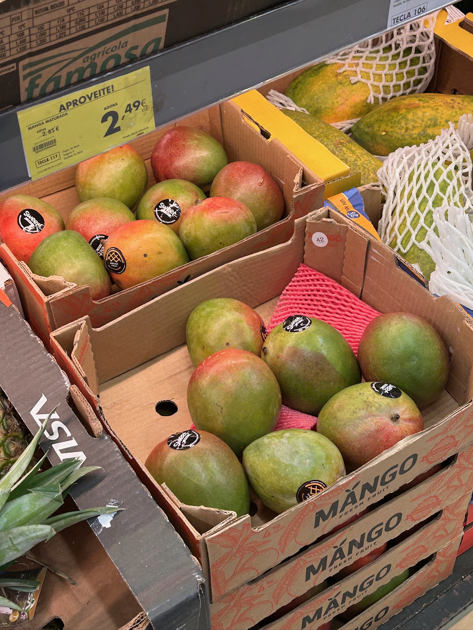 마트에 진열되어있는 과일사진