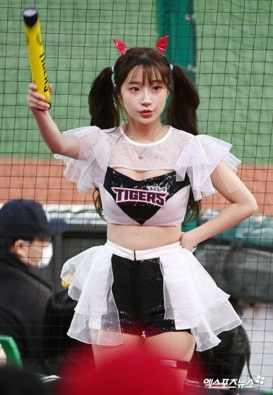 이주은 치어리더 노출 논란