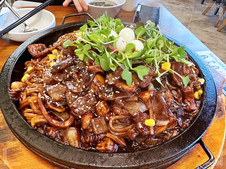 양념게장 돌짜장 돌판짜장 맛집 온천 실내데이트 코스 시몬스 침대 카페 별빛 정원 여행 가볼만한 곳 추천 생방송투데이 이천 떴다 동네방네