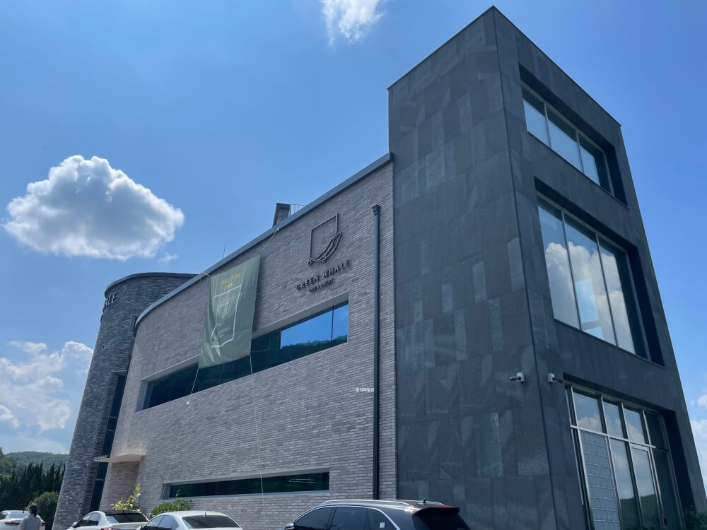 용인 이동 저수지 뷰 베이커리 카페 맛집 그린 웨일