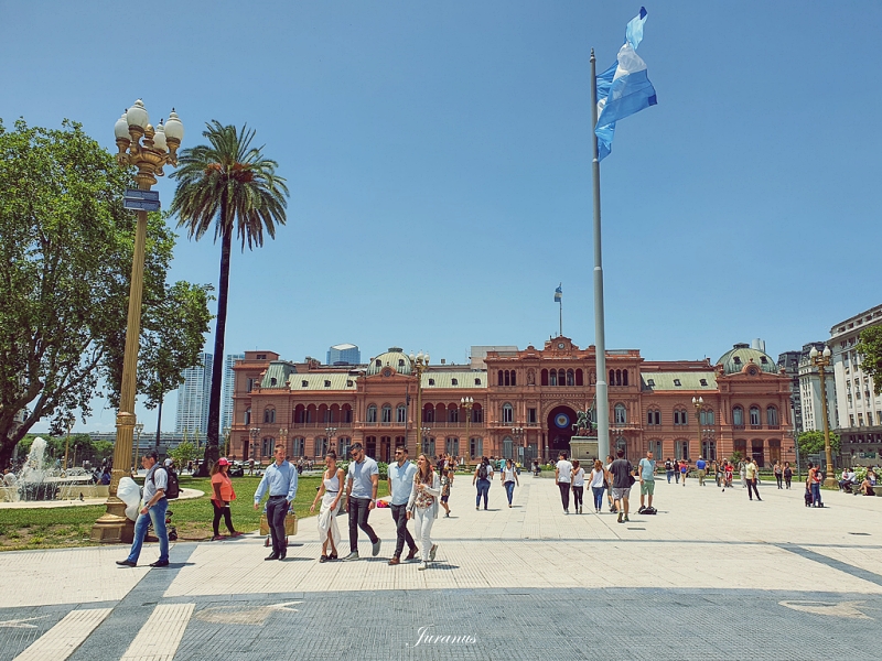 Plaza de Mayo and Casa Rosada 01